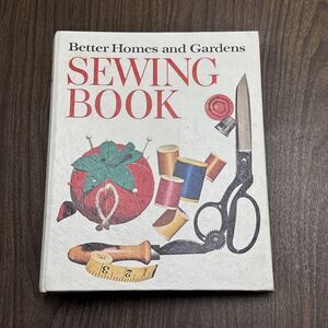 Vintage Better Homes and Gardens Sewing Book 5 Ring Tabbed‎ HC 1970 Third Print
